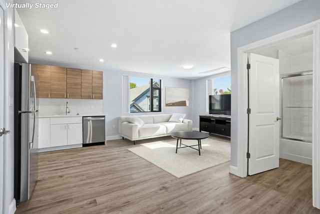 632 Centre St 203, Boston, MA 02139