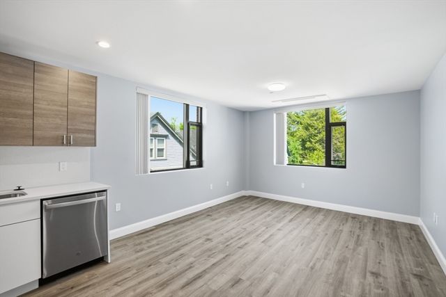 632 Centre St 203, Boston, MA 02139