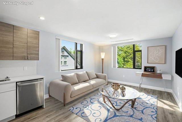 632 Centre St 203, Boston, MA 02139