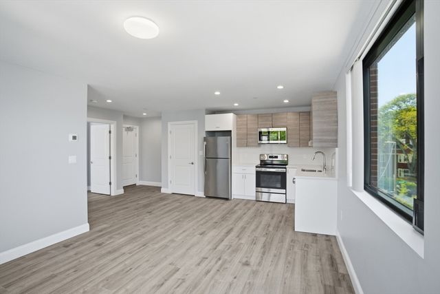 632 Centre St 203, Boston, MA 02139
