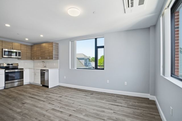 632 Centre St 203, Boston, MA 02139