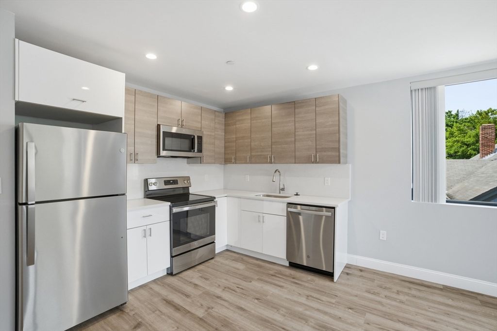 632 Centre St 203, Boston, MA 02139