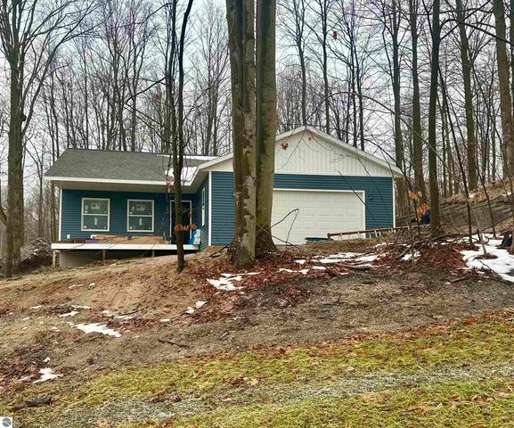 1028 Birmley Estates Drive, Traverse City, MI 49696