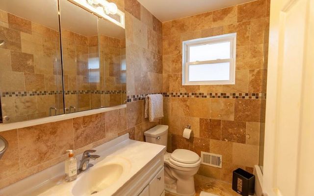 2503 N Hainsworth Avenue, North Riverside, IL 60546