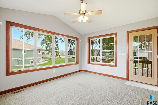 2612 S Camden Ave Avenue, Sioux Falls, SD 57106