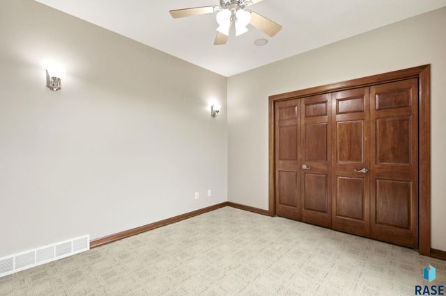 2612 S Camden Ave Avenue, Sioux Falls, SD 57106