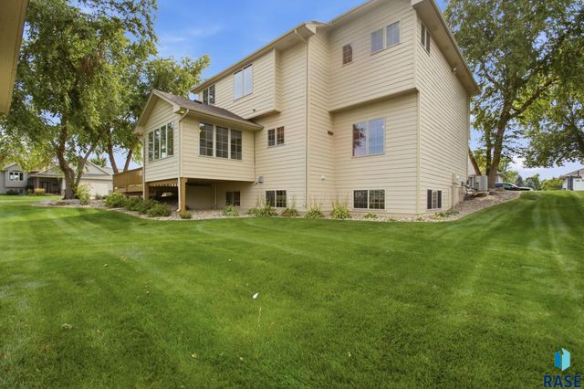2612 S Camden Ave Avenue, Sioux Falls, SD 57106