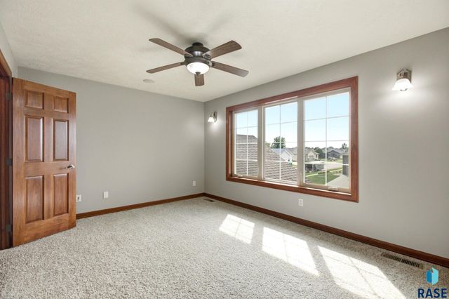2612 S Camden Ave Avenue, Sioux Falls, SD 57106