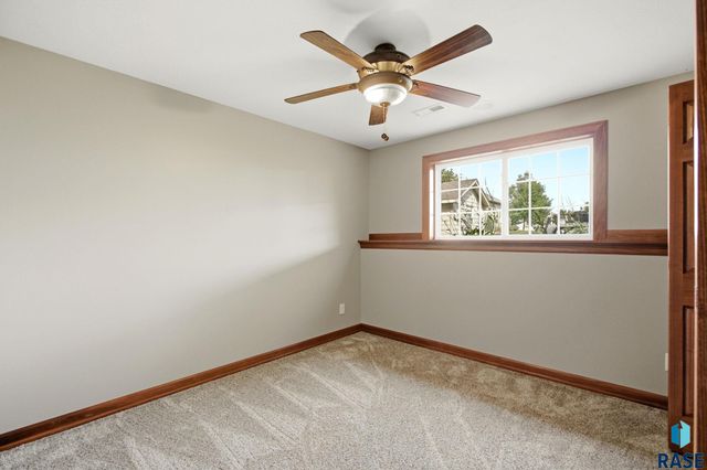 2612 S Camden Ave Avenue, Sioux Falls, SD 57106