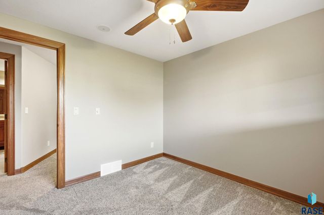 2612 S Camden Ave Avenue, Sioux Falls, SD 57106