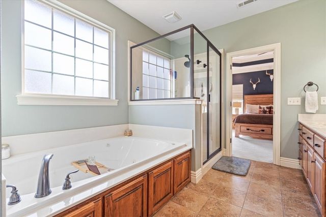 1819 S Cherry Hills Drive, Fayetteville, AR 72701