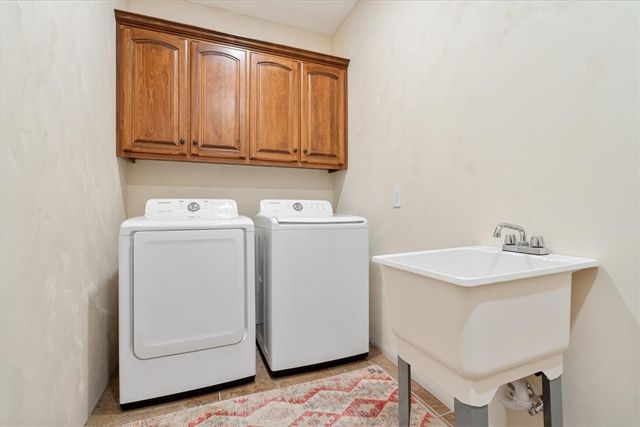 1819 S Cherry Hills Drive, Fayetteville, AR 72701