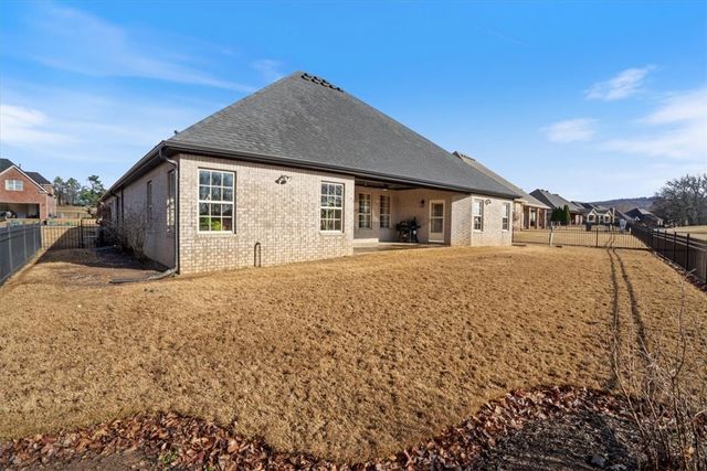 1819 S Cherry Hills Drive, Fayetteville, AR 72701