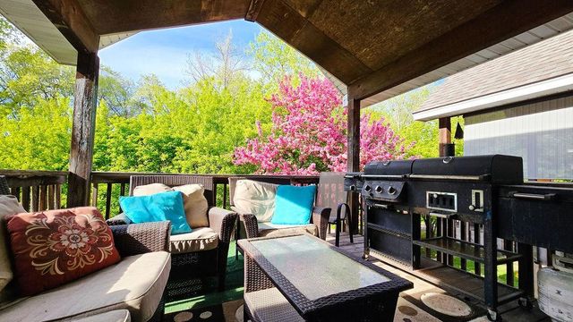 1220 Dupont Lane N, Brooklyn Park, MN 55444