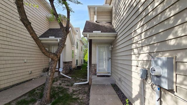 1220 Dupont Lane N, Brooklyn Park, MN 55444