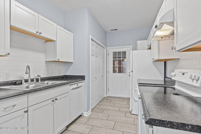 112 Kensington Way, Aberdeen, NC 28315