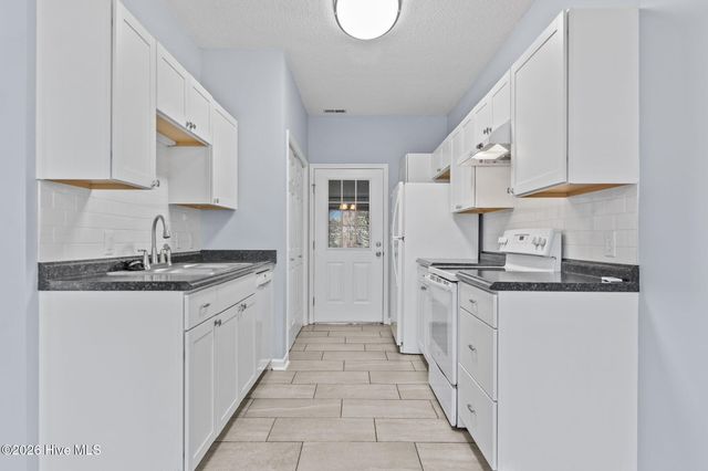 112 Kensington Way, Aberdeen, NC 28315