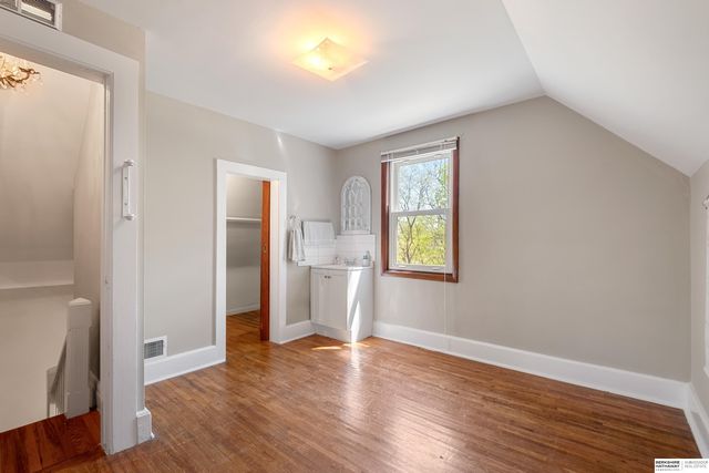 4014 S 14th Street, Omaha, NE 68107