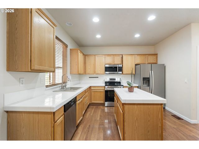 12596 Se MAPLEWOOD Ct, Milwaukie, OR 97222