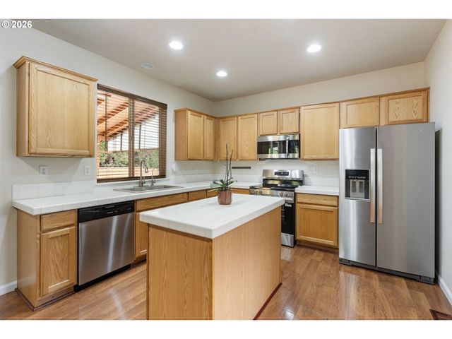 12596 Se MAPLEWOOD Ct, Milwaukie, OR 97222
