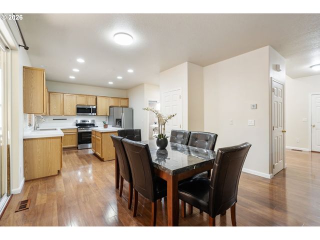 12596 Se MAPLEWOOD Ct, Milwaukie, OR 97222