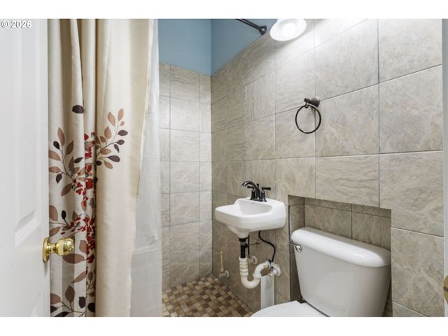 12596 Se MAPLEWOOD Ct, Milwaukie, OR 97222