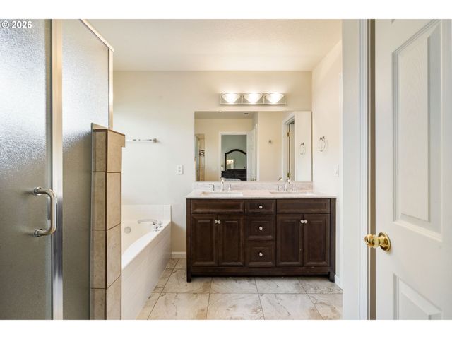 12596 Se MAPLEWOOD Ct, Milwaukie, OR 97222