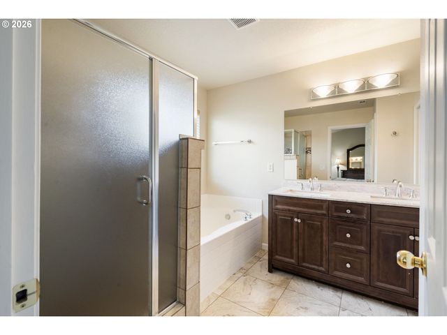 12596 Se MAPLEWOOD Ct, Milwaukie, OR 97222