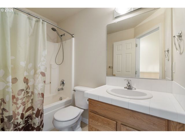 12596 Se MAPLEWOOD Ct, Milwaukie, OR 97222