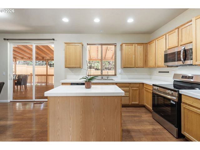 12596 Se MAPLEWOOD Ct, Milwaukie, OR 97222
