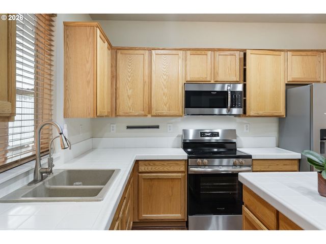 12596 Se MAPLEWOOD Ct, Milwaukie, OR 97222