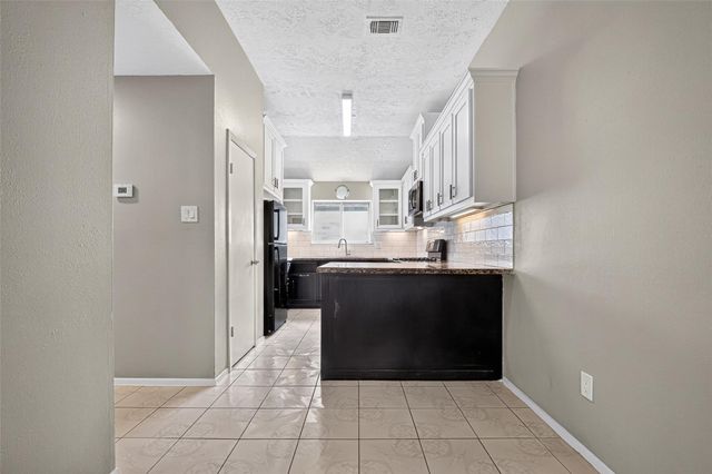 10523 Lands End Drive, Houston, TX 77099