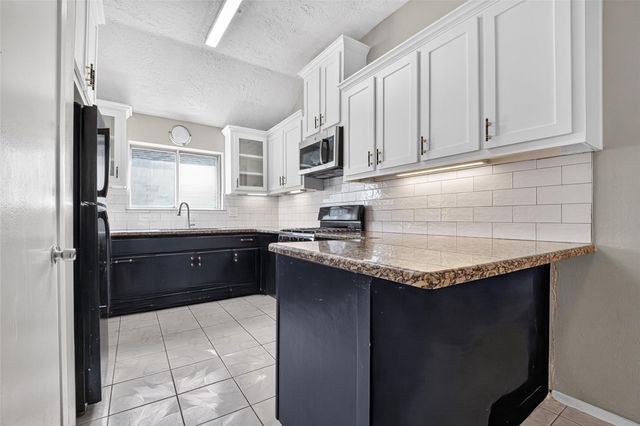 10523 Lands End Drive, Houston, TX 77099