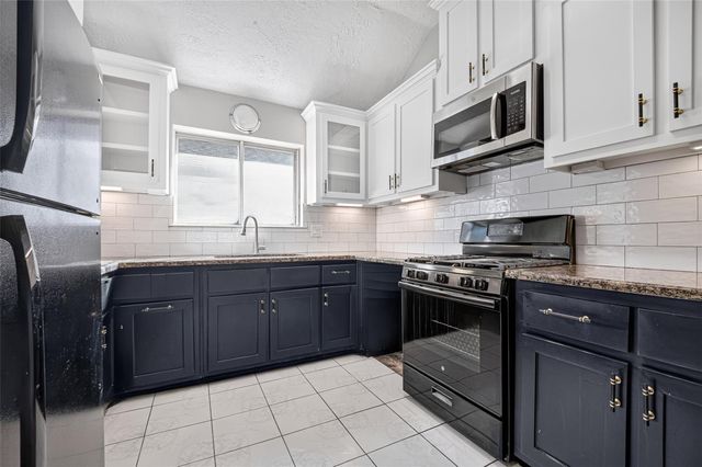 10523 Lands End Drive, Houston, TX 77099