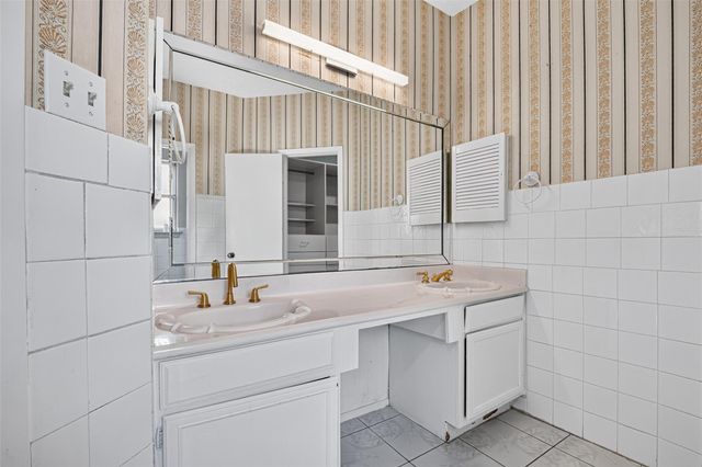 10523 Lands End Drive, Houston, TX 77099
