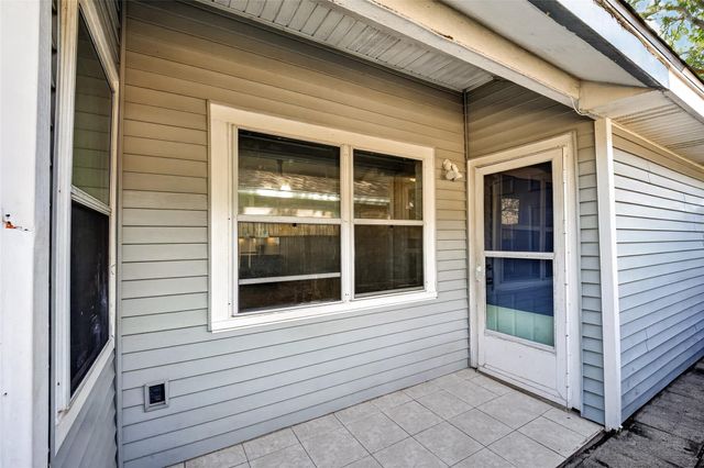 10523 Lands End Drive, Houston, TX 77099