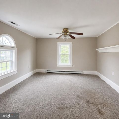 6 DELAWARE AVE, Delmar, DE 19940