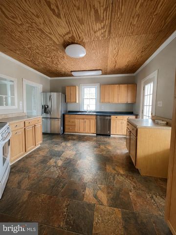 6 DELAWARE AVE, Delmar, DE 19940