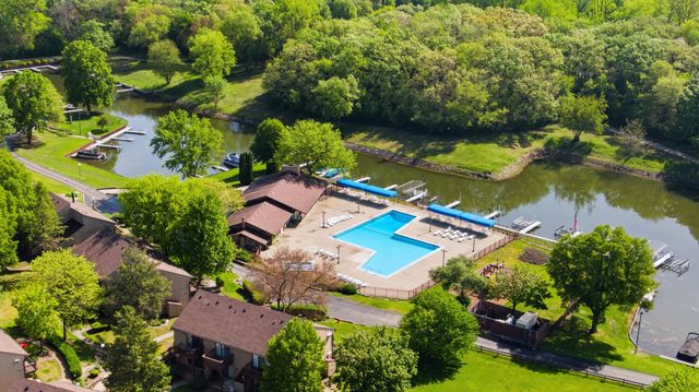 48 Oak Hill Colony 9, Fox Lake, IL 60020
