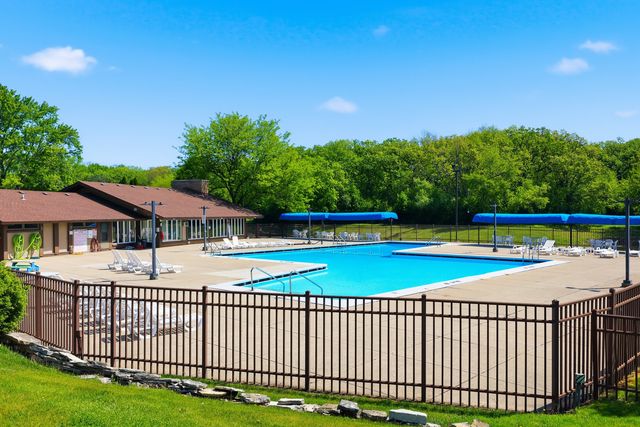 48 Oak Hill Colony 9, Fox Lake, IL 60020