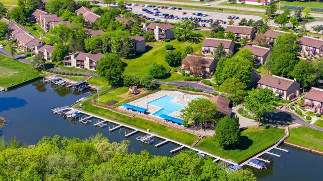 48 Oak Hill Colony 9, Fox Lake, IL 60020