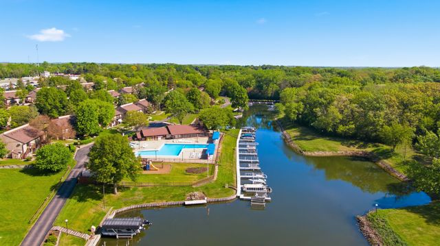 48 Oak Hill Colony 9, Fox Lake, IL 60020
