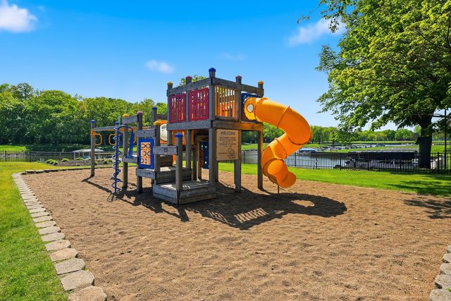 48 Oak Hill Colony 9, Fox Lake, IL 60020