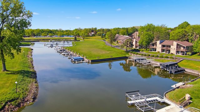 48 Oak Hill Colony 9, Fox Lake, IL 60020