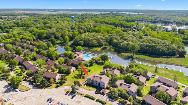 48 Oak Hill Colony 9, Fox Lake, IL 60020