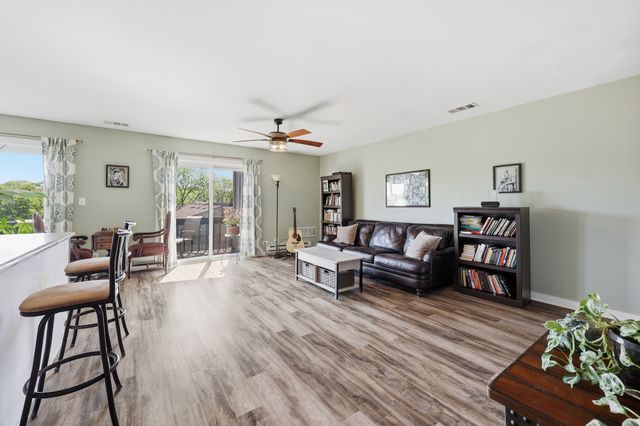48 Oak Hill Colony 9, Fox Lake, IL 60020