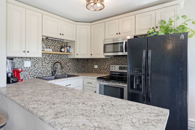 48 Oak Hill Colony 9, Fox Lake, IL 60020
