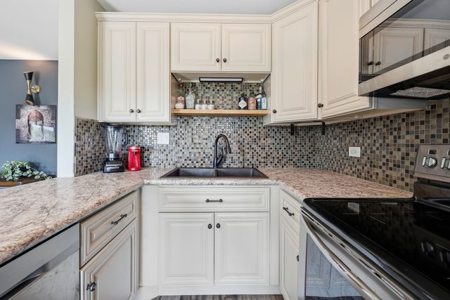 48 Oak Hill Colony 9, Fox Lake, IL 60020