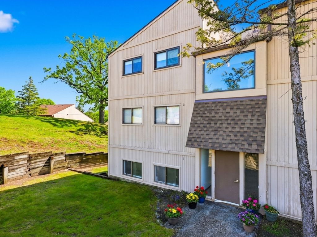 48 Oak Hill Colony 9, Fox Lake, IL 60020