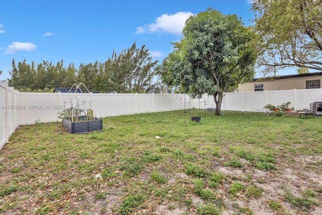 843 NW 7th St 843-845, Hallandale Beach, FL 33009